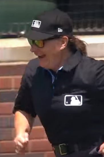 야구 한일전 여성 심판 젠파월(JEN PAWOL)